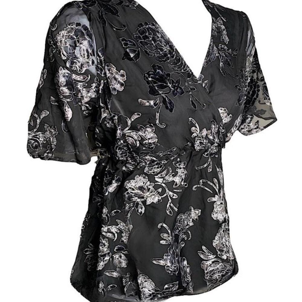 TORRID Peplum Velvet Burnout‎ Surplice Short Sleeve Top NWT Size 1X